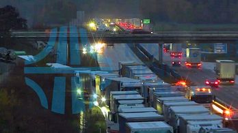 Dálnici D5 na Plzeňsku zablokovala nehoda kamionu